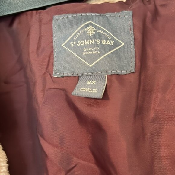 St.John’s Bay burgundy zip down parka with detachable hood 2X two front pockets - Picture 8 of 10